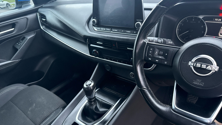 Nissan Qashqai 1.3 DiG-T MH Acenta Premium 5dr Petrol Hatchback